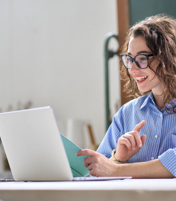 bigstock Young Business Woman Hr Manage 465880955
