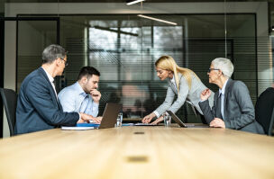 Striking off a company article